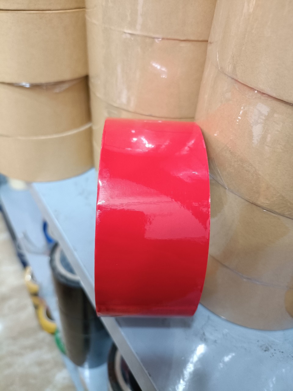 1 cuộn băng keo màu đỏ, 48mm