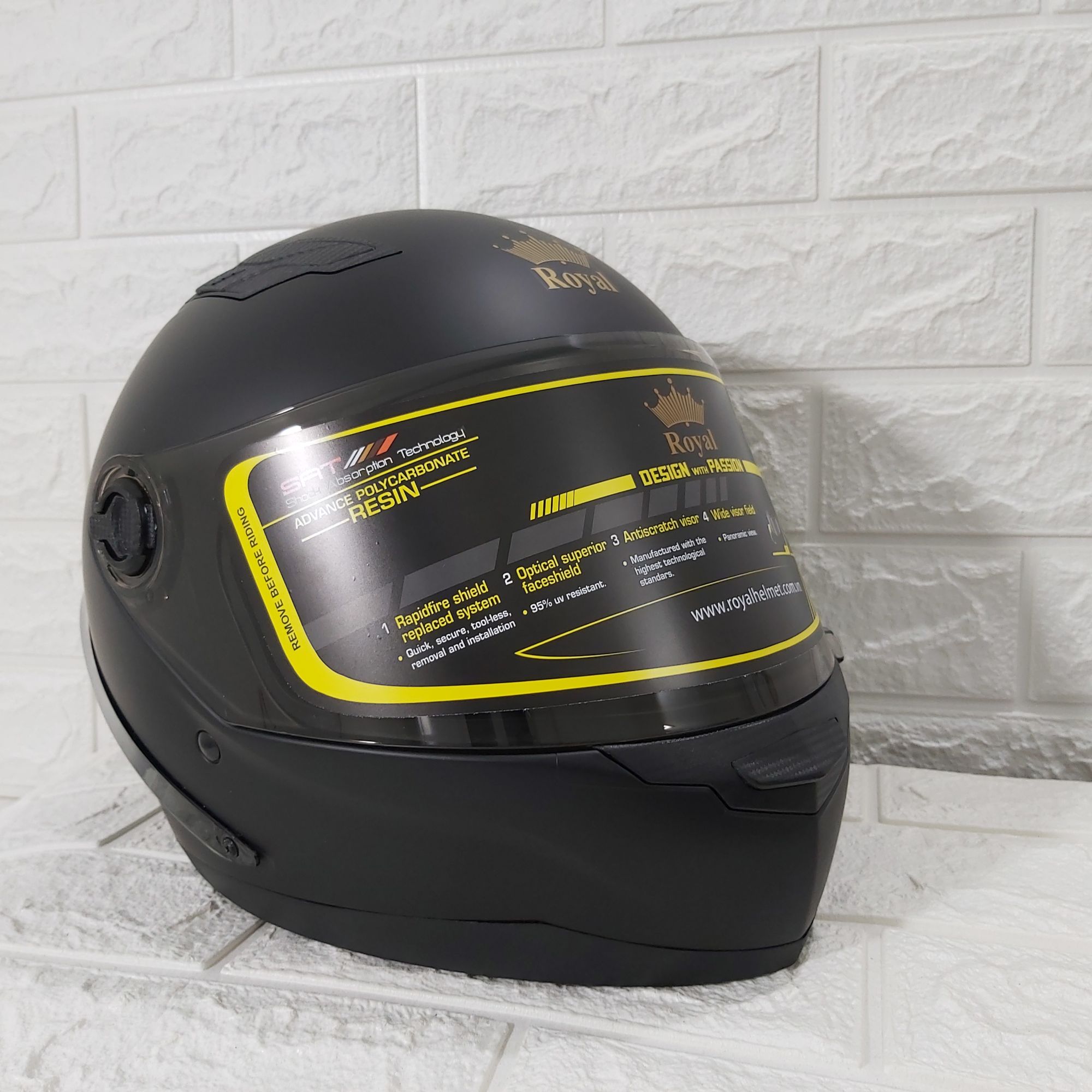 MŨ BẢO HIỂM FULLFACE CÓ ĐUÔI GIÓ ROYAL M136