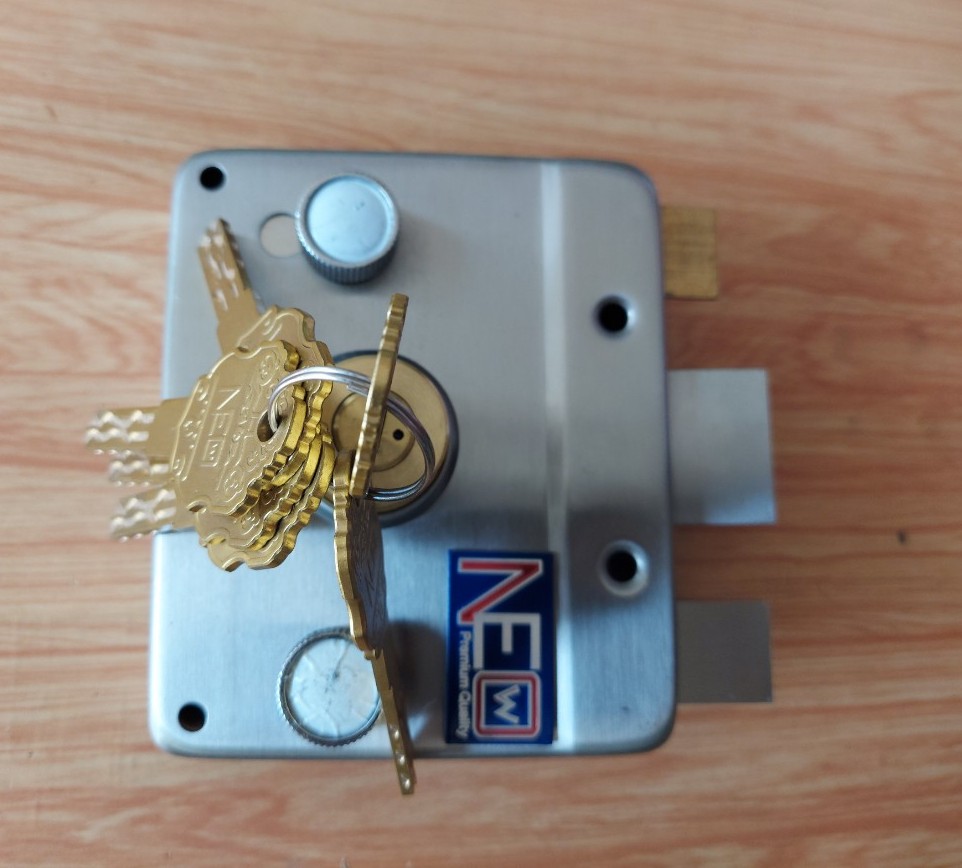KHÓA CỬA CỔNG SẮT NEO V88