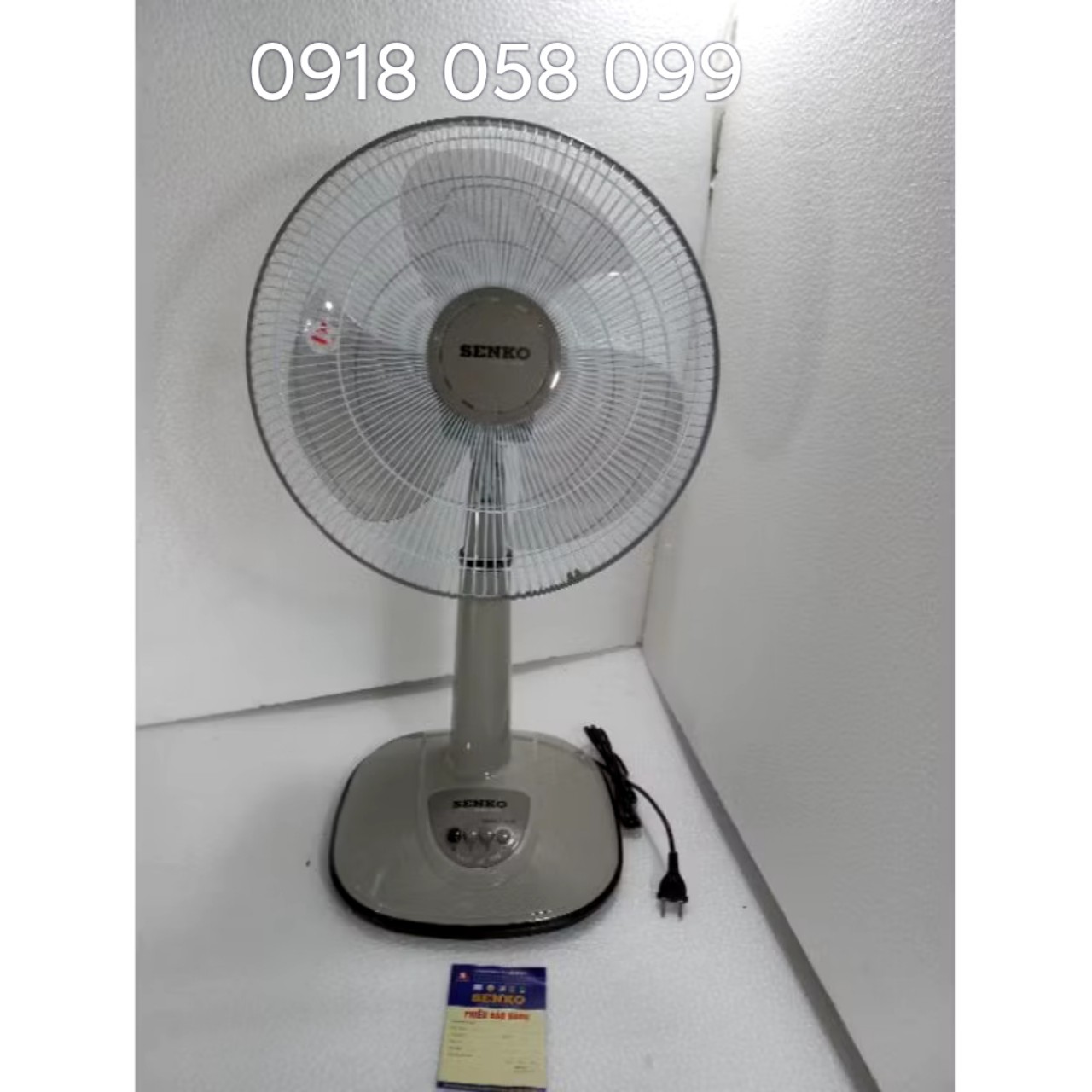 Quạt lửng thân nhựa Senko L1638