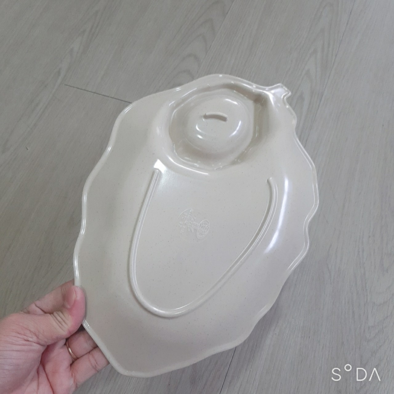 Dĩa đựng trái cây melamine DTC07,08 hình chiếc lá màu Nâu sáng bóng Cao cấp