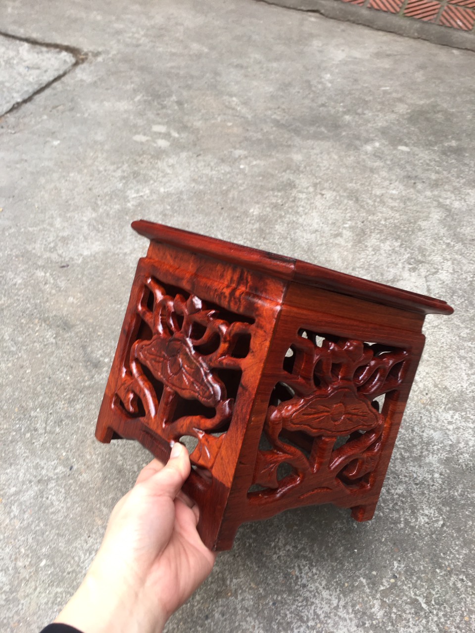 Đôn vuông hoa sen gỗ hương cao cấp