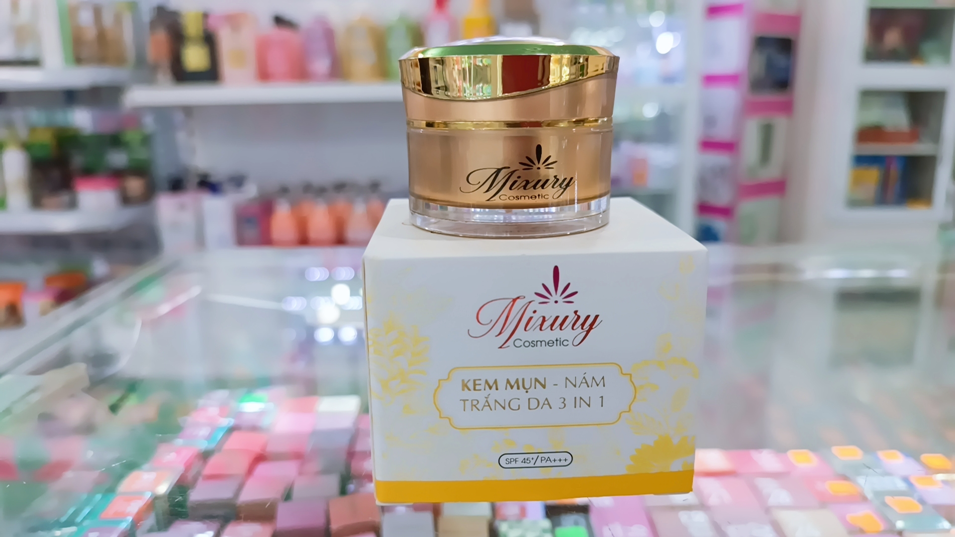 NHẬT VIỆT - KEM GIẢM NÁM TÀN NHANG ĐỒI MỒI DƯỠNG TRẮNG DA CHIẾT XUẤT TỪ TRÀ XANH & TINH CHẤT SERUM
