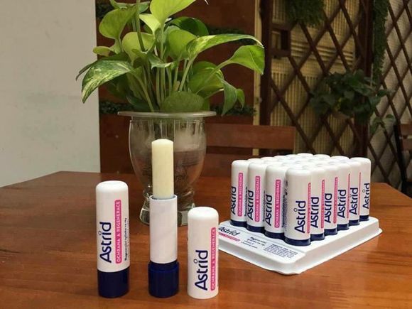 Son dưỡng môi mỡ hươu Astrid 4g
