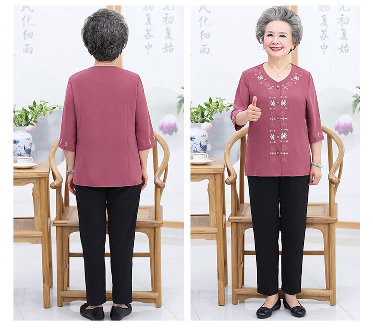 Bộ quần áo cho người già   thêu ngực