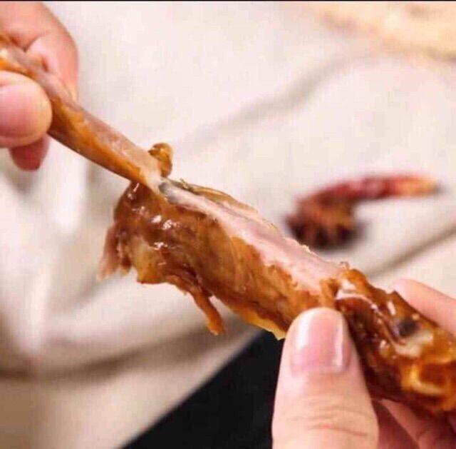 CÁNH VỊT CAY DACHENG MÀU ĐỎ 1 GÓI