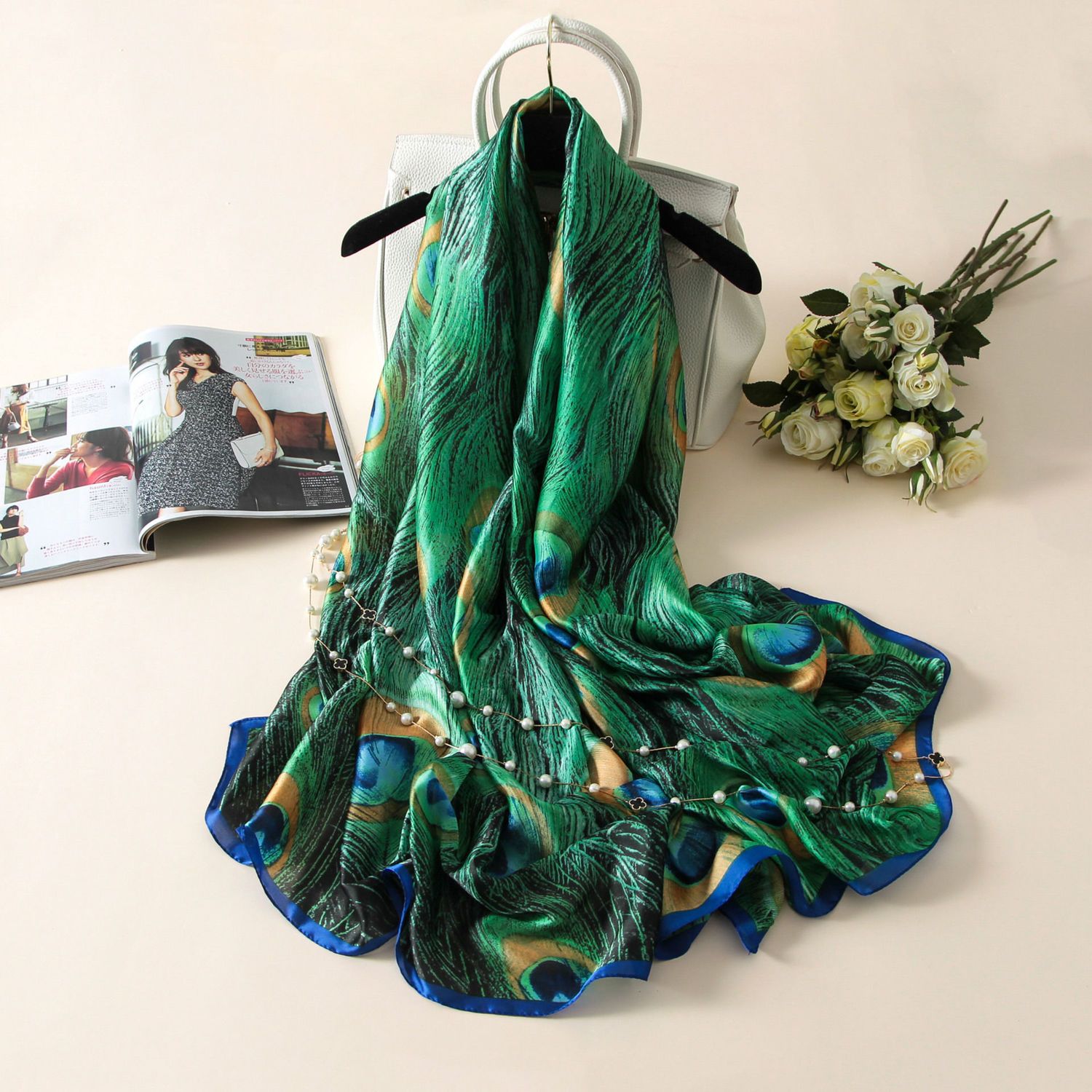 Mô phỏng khăn lụa phụ nữ chống nắng bằng khăn biển mới Khăn Lụa Satin in Khăn lụa bãi biển mỏng