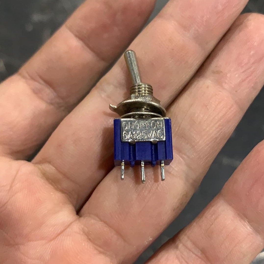 CÔNG TẮC GẠT MTS-103 3A/250V 6A/125V