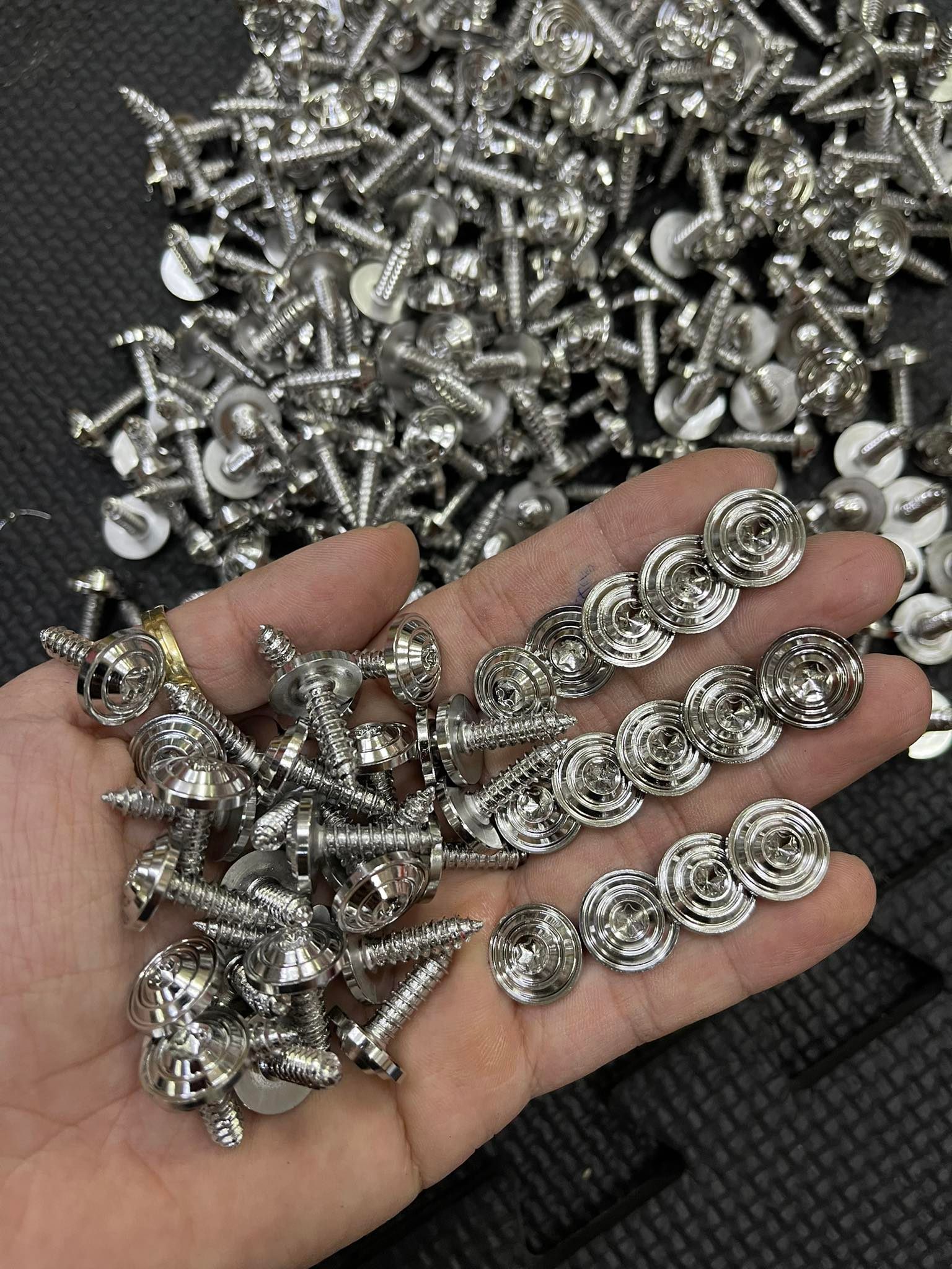 1 con Ốc Salaya 5li18 xoắn chuẩn Inox 304 gắn áo Yamaha Ex150  Sirus  pô e tay ga