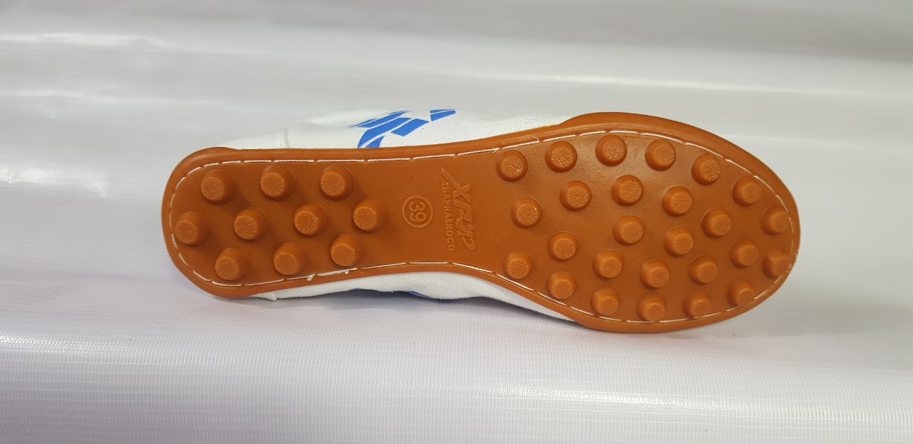 GIÀY BATA ĐẾ ĐINH DĂM SÂN CỎ NHÂN TẠO GIÀY VẢI ĐÁ BÓNG