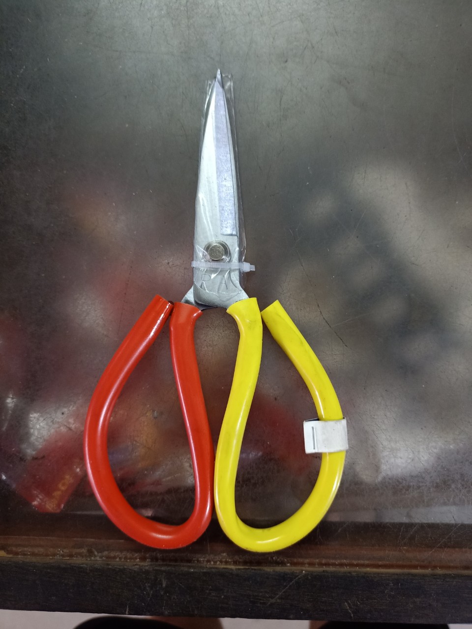 Kéo thép cán da đỏ vàng p2 - mũi kéo dài 8cm