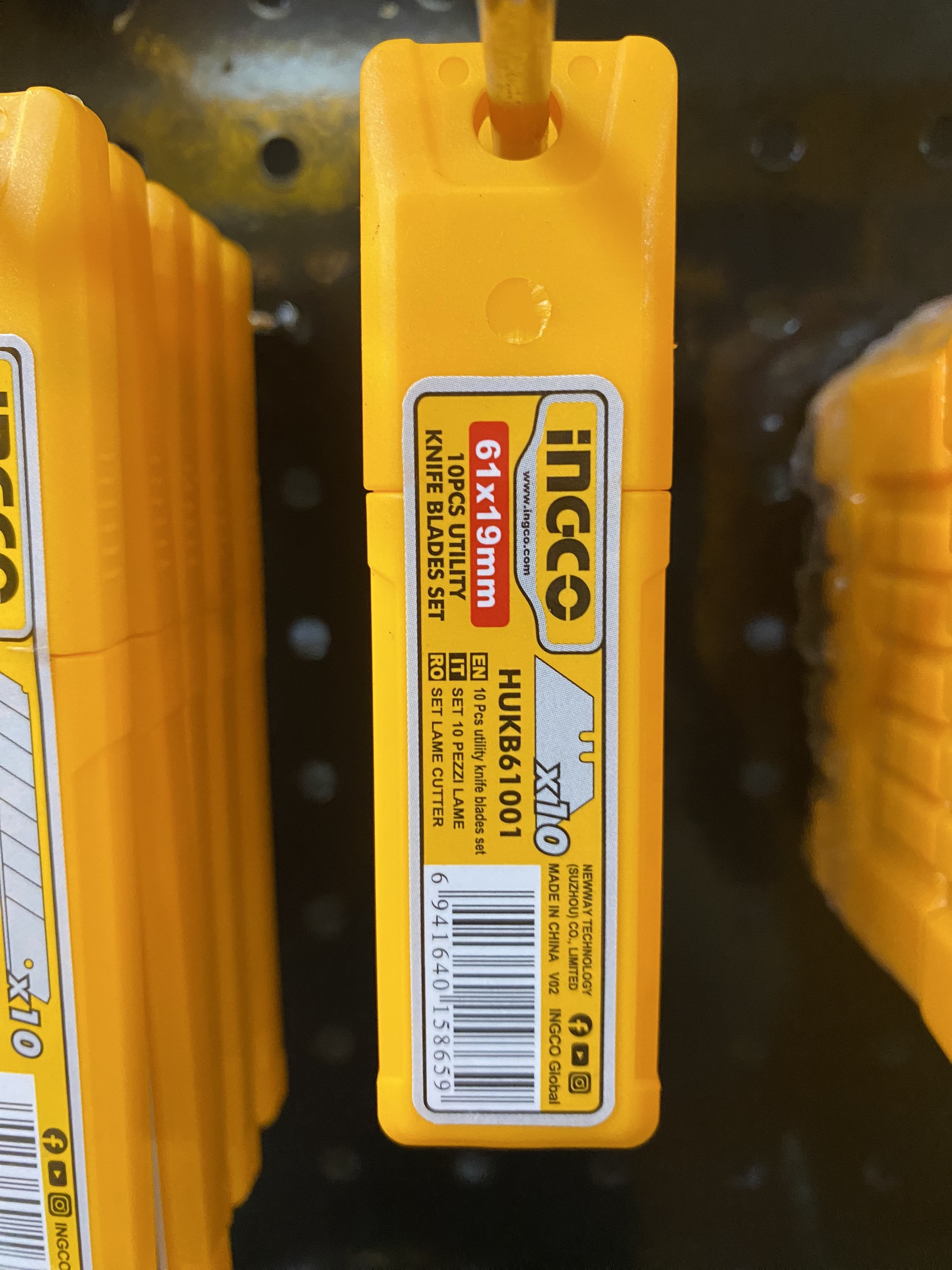 Dao rọc giấy cao cấp INGCO HUK6128