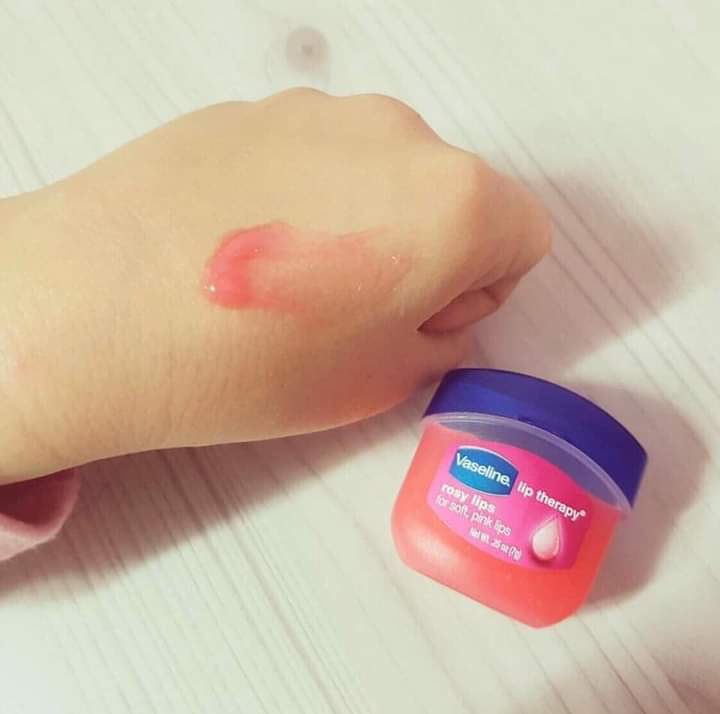 Sáp Dưỡng Môi Hồng Xinh Vaseline Lip 7g
