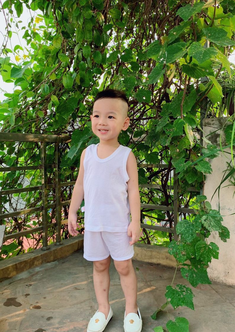 Áo thun trắng ba lỗ bé trai