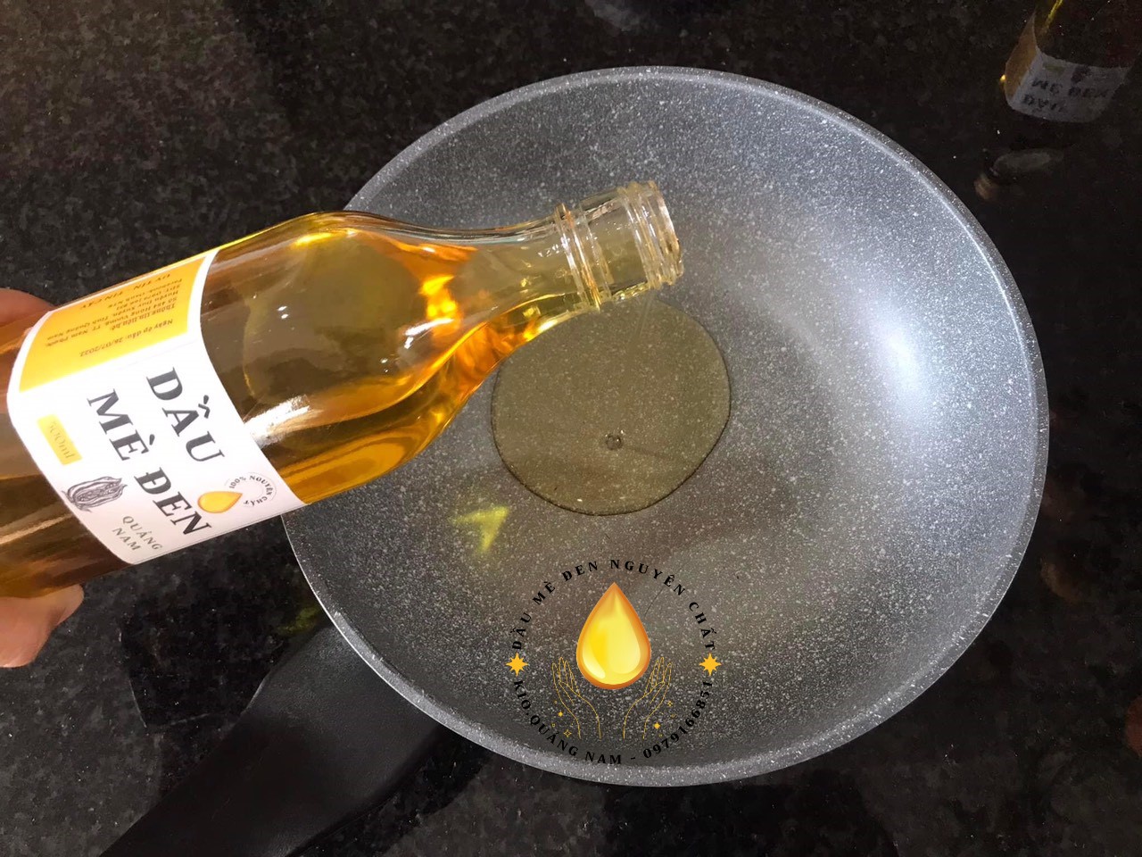 Dầu mè đen (dầu vừng) Quảng Nam nguyên chất 500ml (Ép sống - Raw)