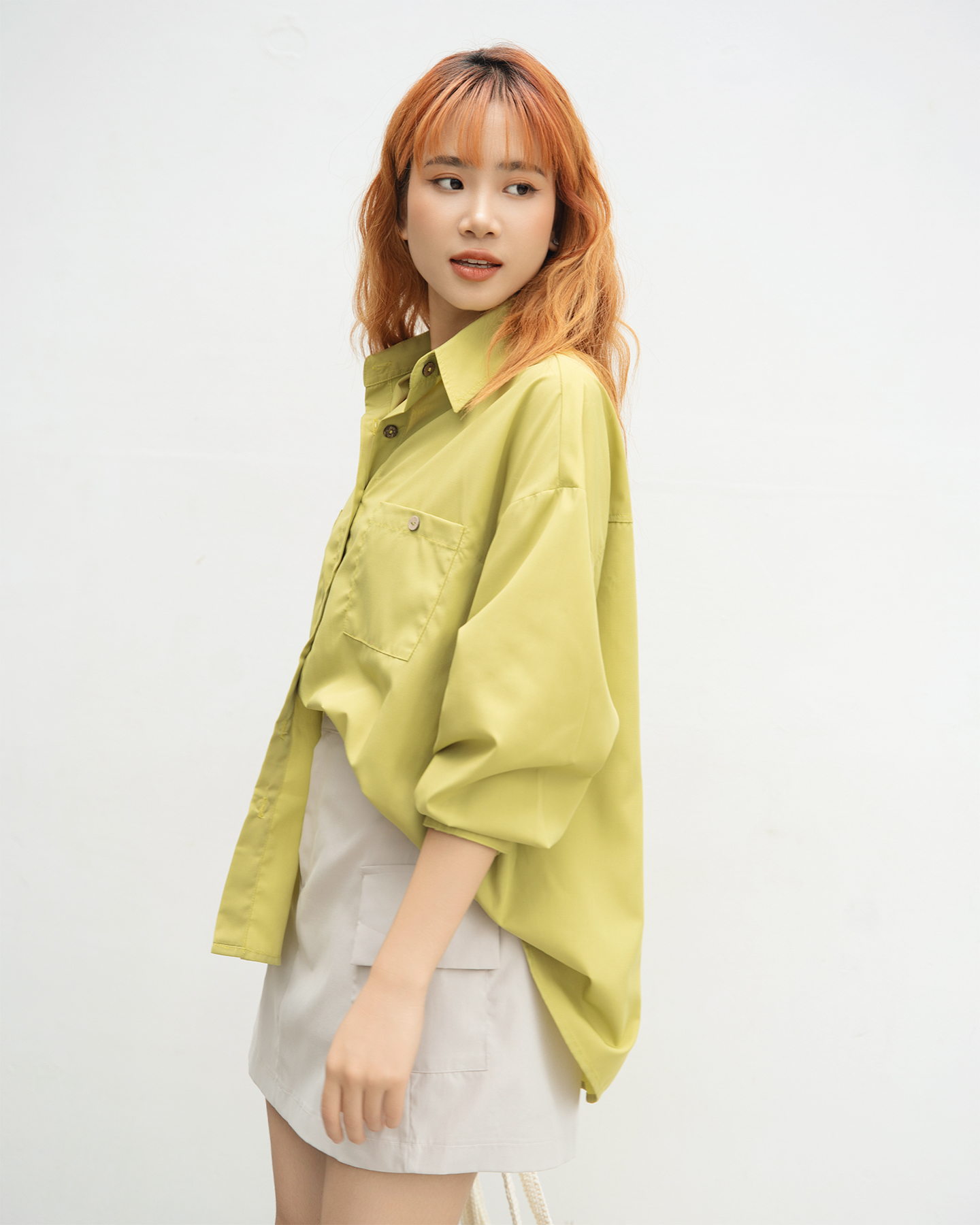 [Nhập LAZLOOK99 GIẢM 100K/500K] Áo sơ mi thô lụa onesize 2 túi cúc gỗ Button Shirt - by ufo.thebasic