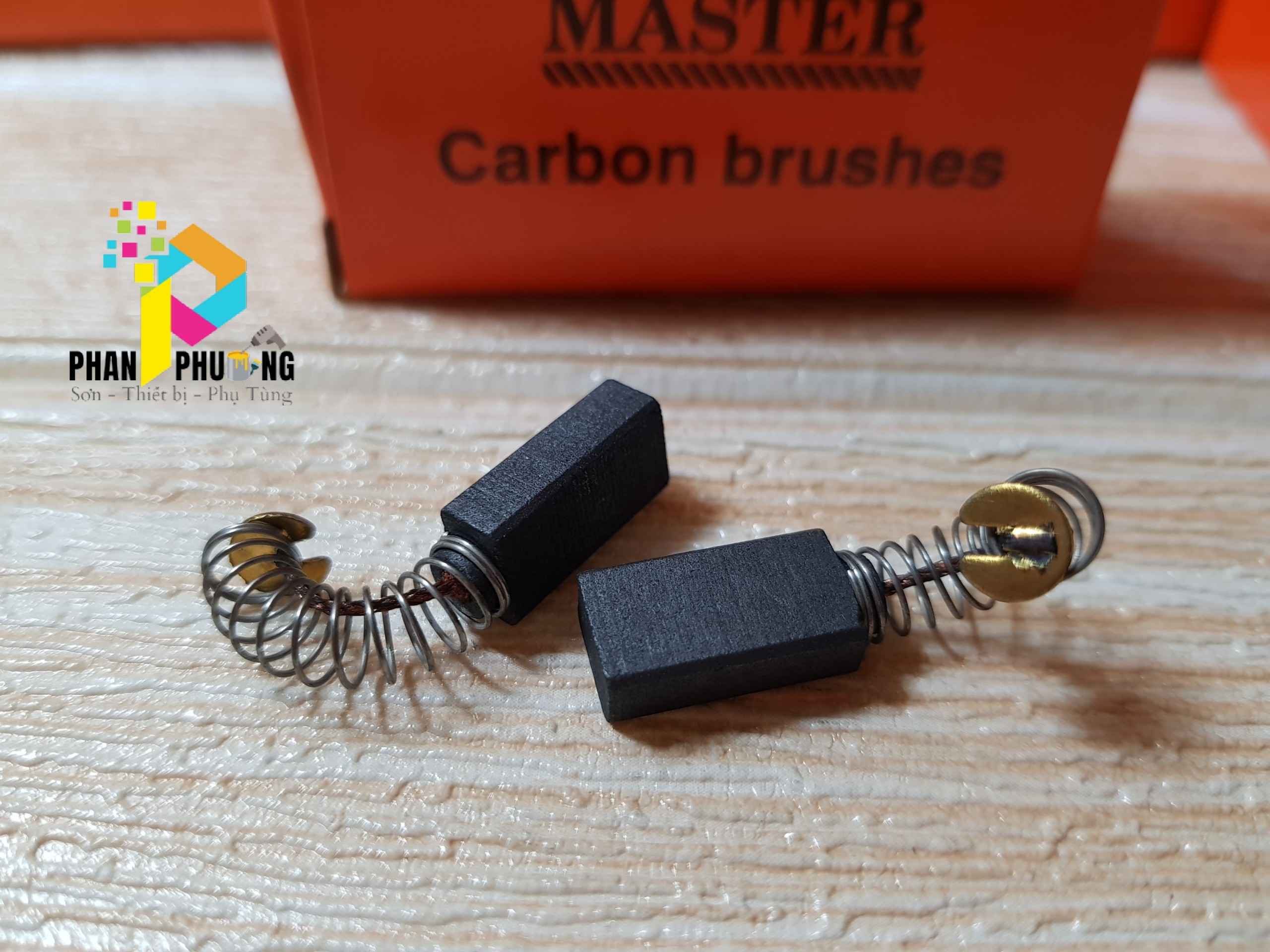 Hộp 2 Chổi Than Master Cho Máy Khoan , Máy Cắt ( giá siêu rẻ)