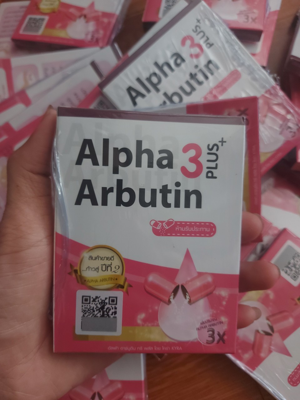 kích trắng vỉ alpha arbutin thái
