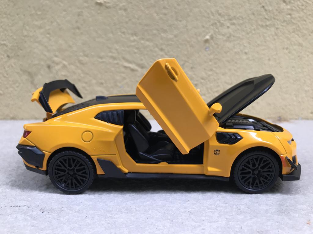 Mô hình xe CHEVROLET Camaro 2022 - 1:32