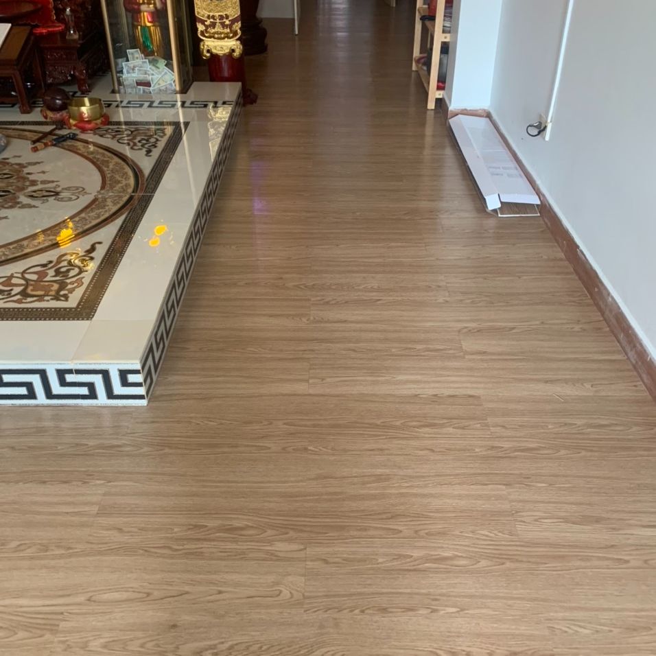 Sàn nhựa vân gỗ tự dán/KT 152x914x2mm