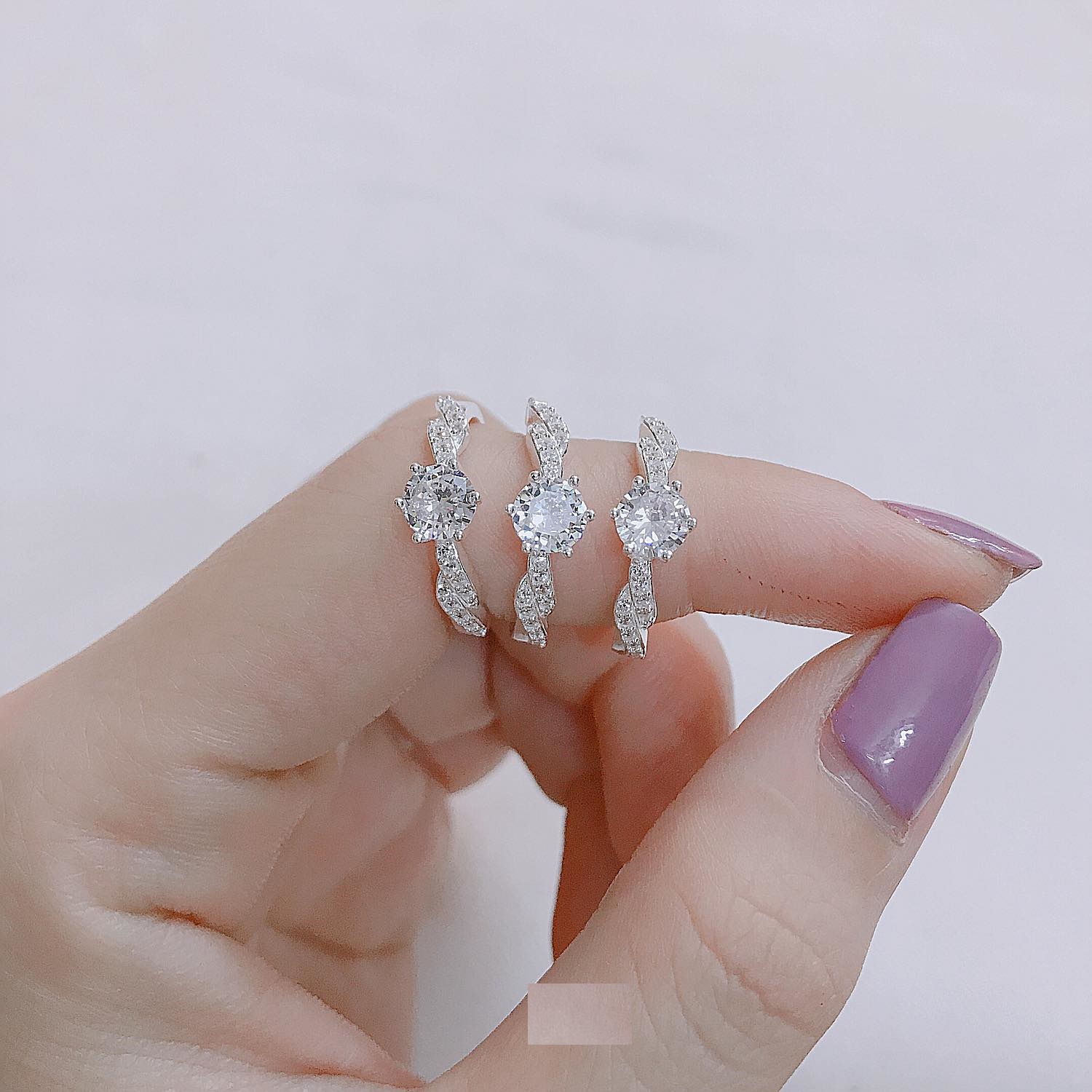 Nhẫn nữ xoắn bạc cao cấp đính đá 6 chấu
