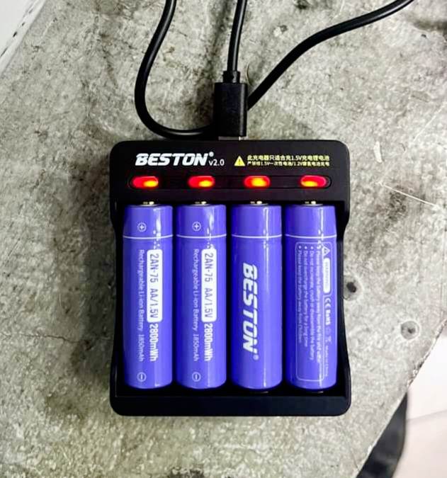 Combo 4 Pin sạc AA chuẩn 1.5V 2800mWh kèm bộ sạc nhanh Beston M7011 tự ngắt khi đầy hàng cao cấp