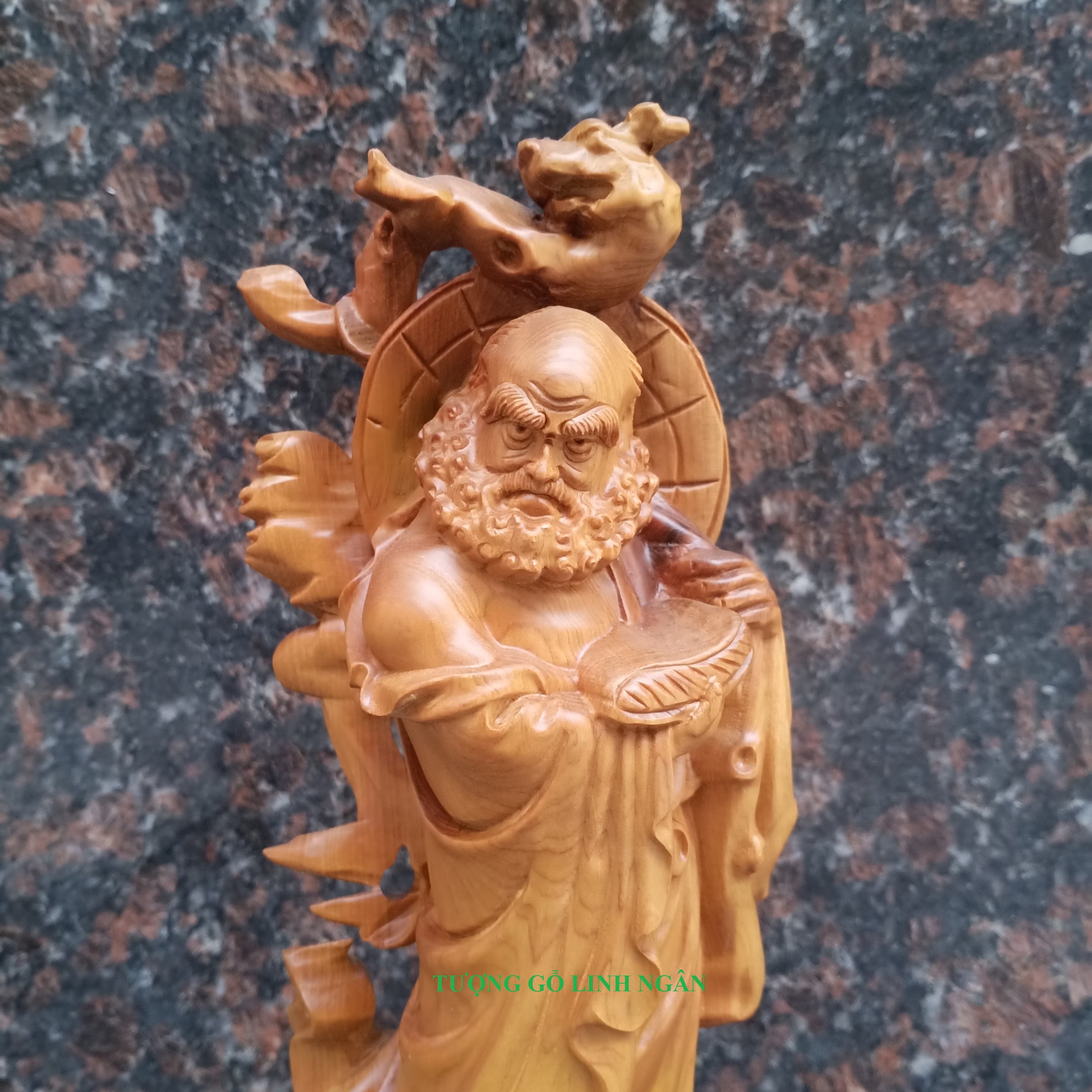 Tượng Đạt ma hành khất gỗ bách xanh