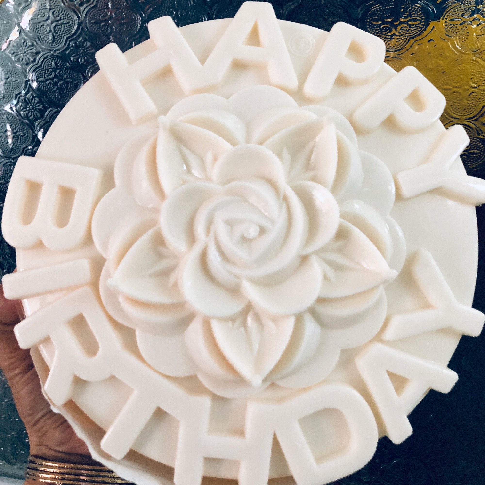 >> BÁO GIÁ BỘ 2 KHUÔN LÀM RAU CÂU NÉN CƠM XÔI HAPPY BIRTHDAY 20CM | Shopee Lazada Sendo Tiki mới nhất 46 Khuôn rau câu happy Birthday hoa Hồng 20cm - Chất liệu : Nhựa PP dày Kích thước : 20 x 6cm Thương hiệu nhựa Vĩnh Trường - Việt Nam