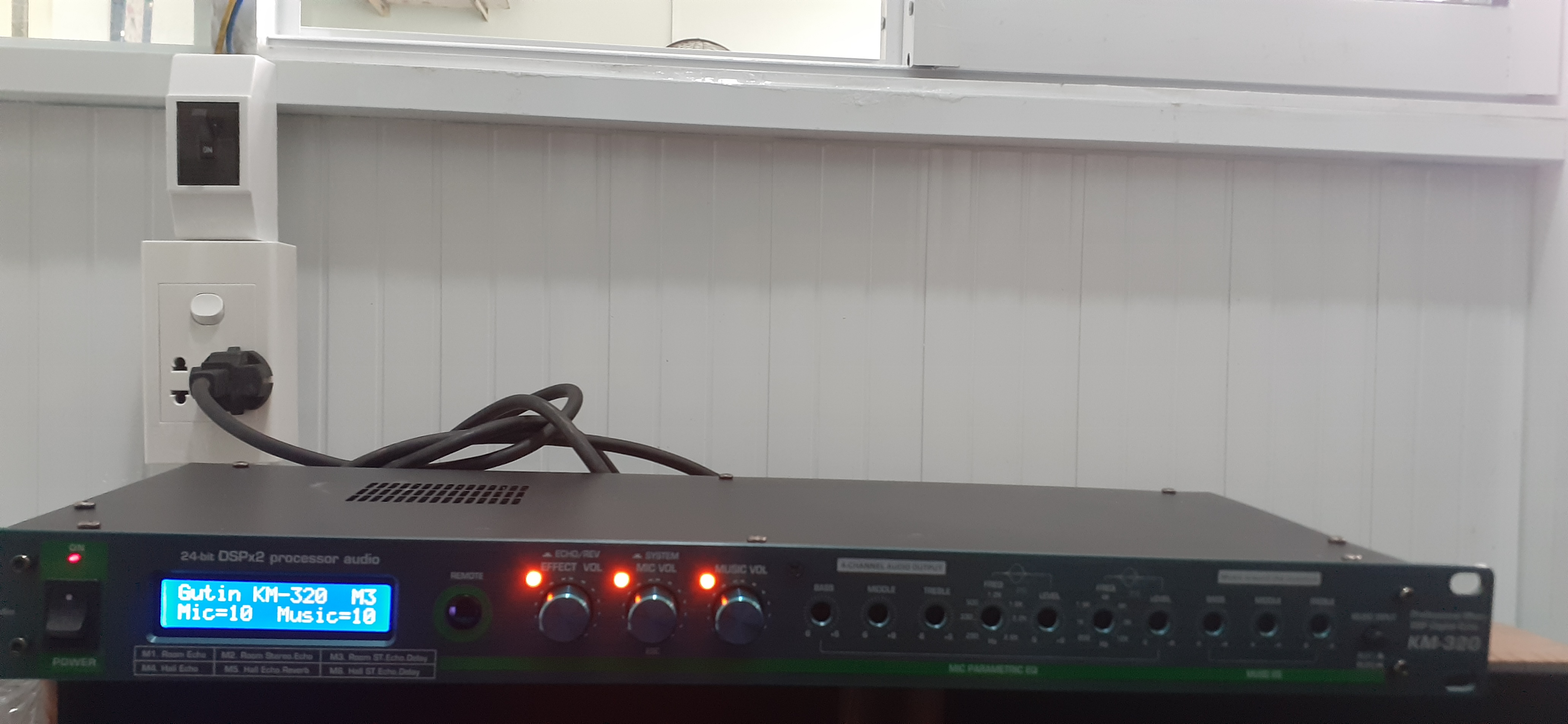 Vang cơ lai số Gutin KM320
