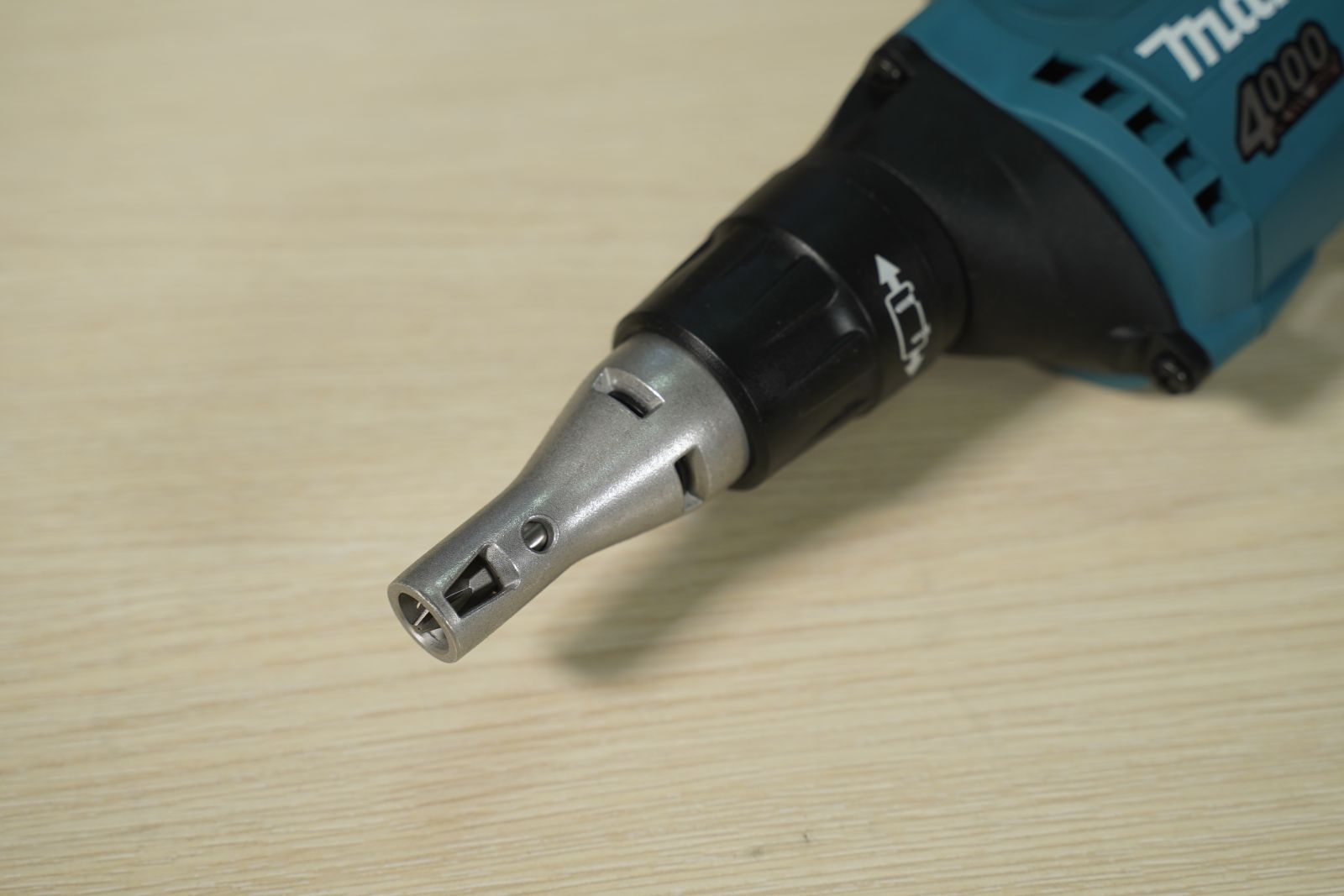 Máy bắt vít Makita FS4000