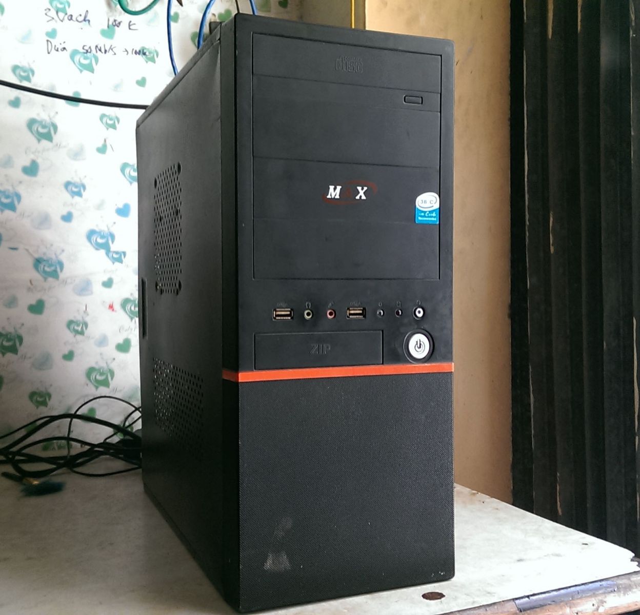 Vỏ case máy tính văn phòng cũ