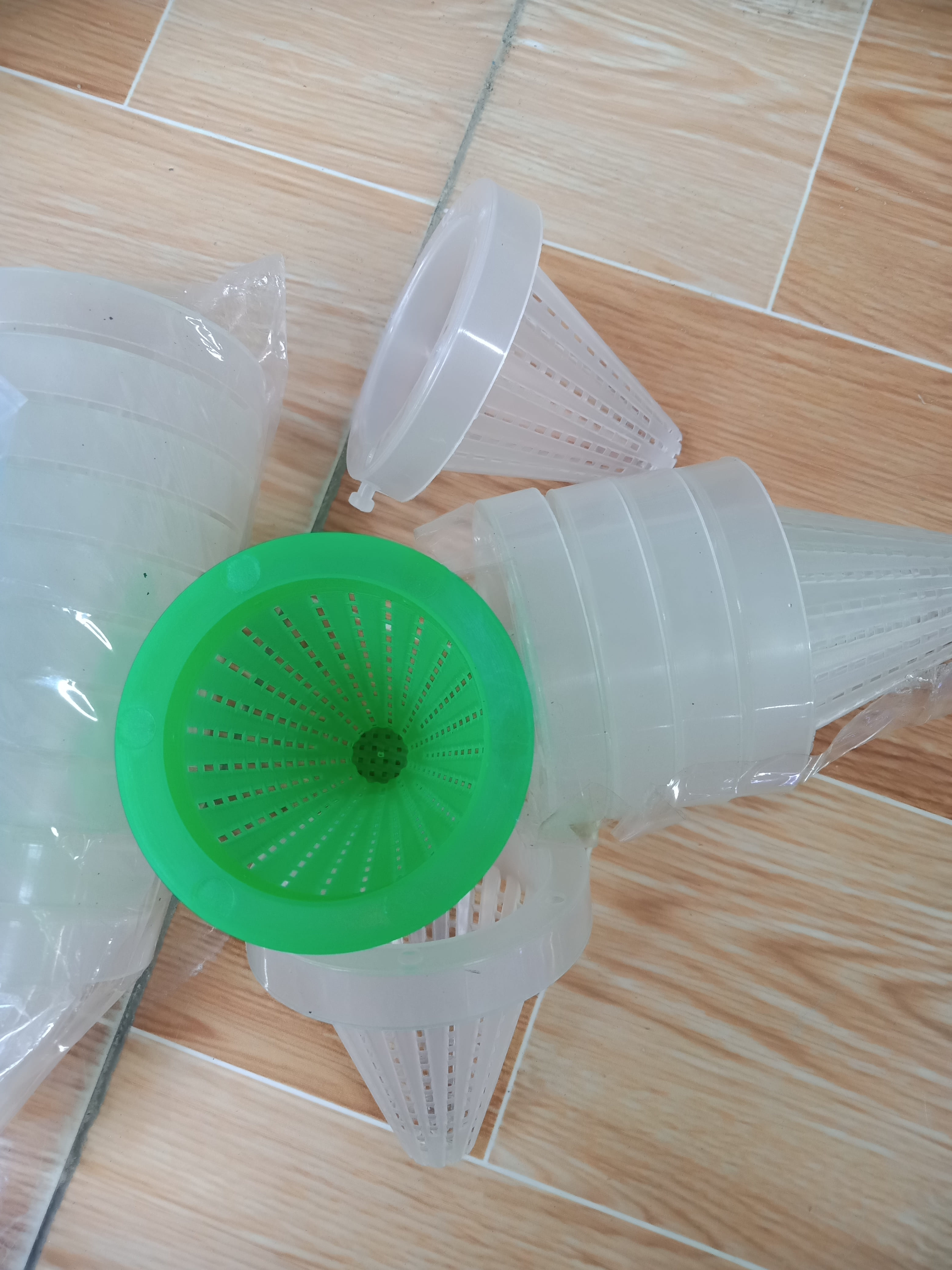 Phễu dựng trùn chỉ cho cá