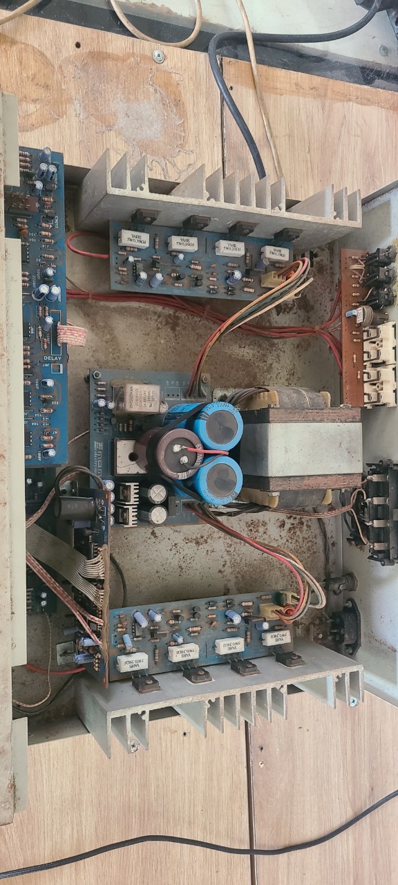 Ampli CaliSun model: PRO-128S ( 8c ) còn chạy, bán xác