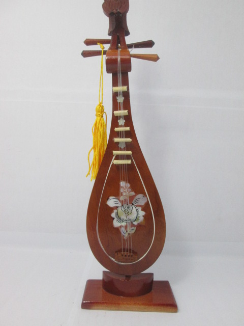 Đàn Tỳ bà trang trí