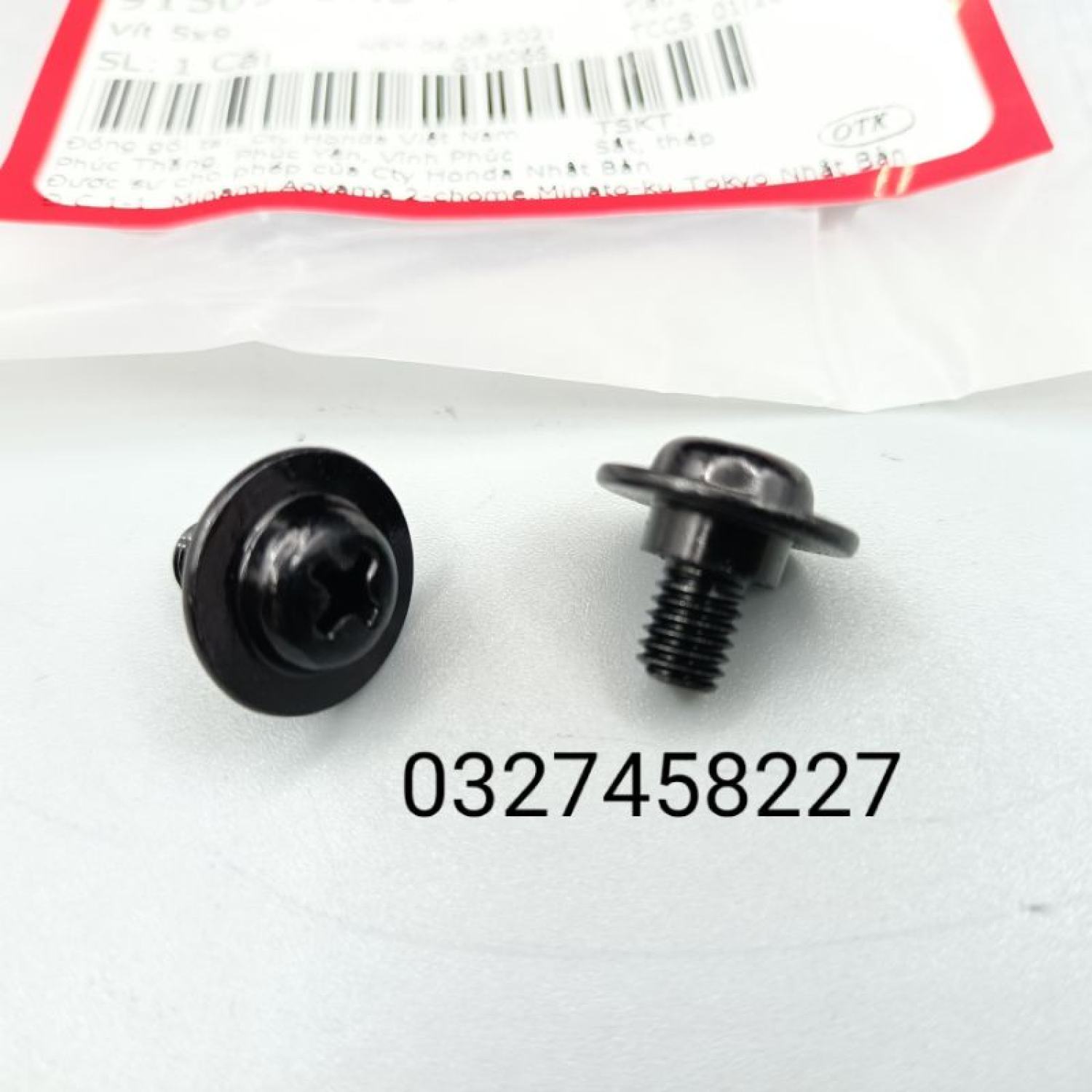 2 ốc bắt nẹp nhựa sườn thùng xăng xe DREAM zin honda, vít 5x9