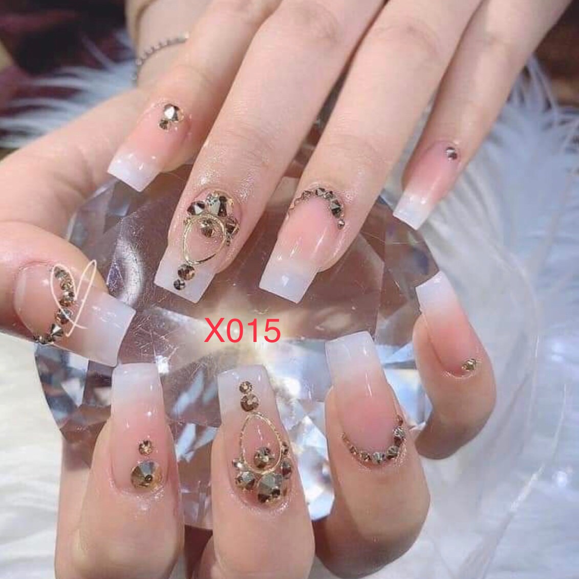 Móng tay giả- nail thiết kế(24 móng đủ size kèm 2 loại keo và dũa)