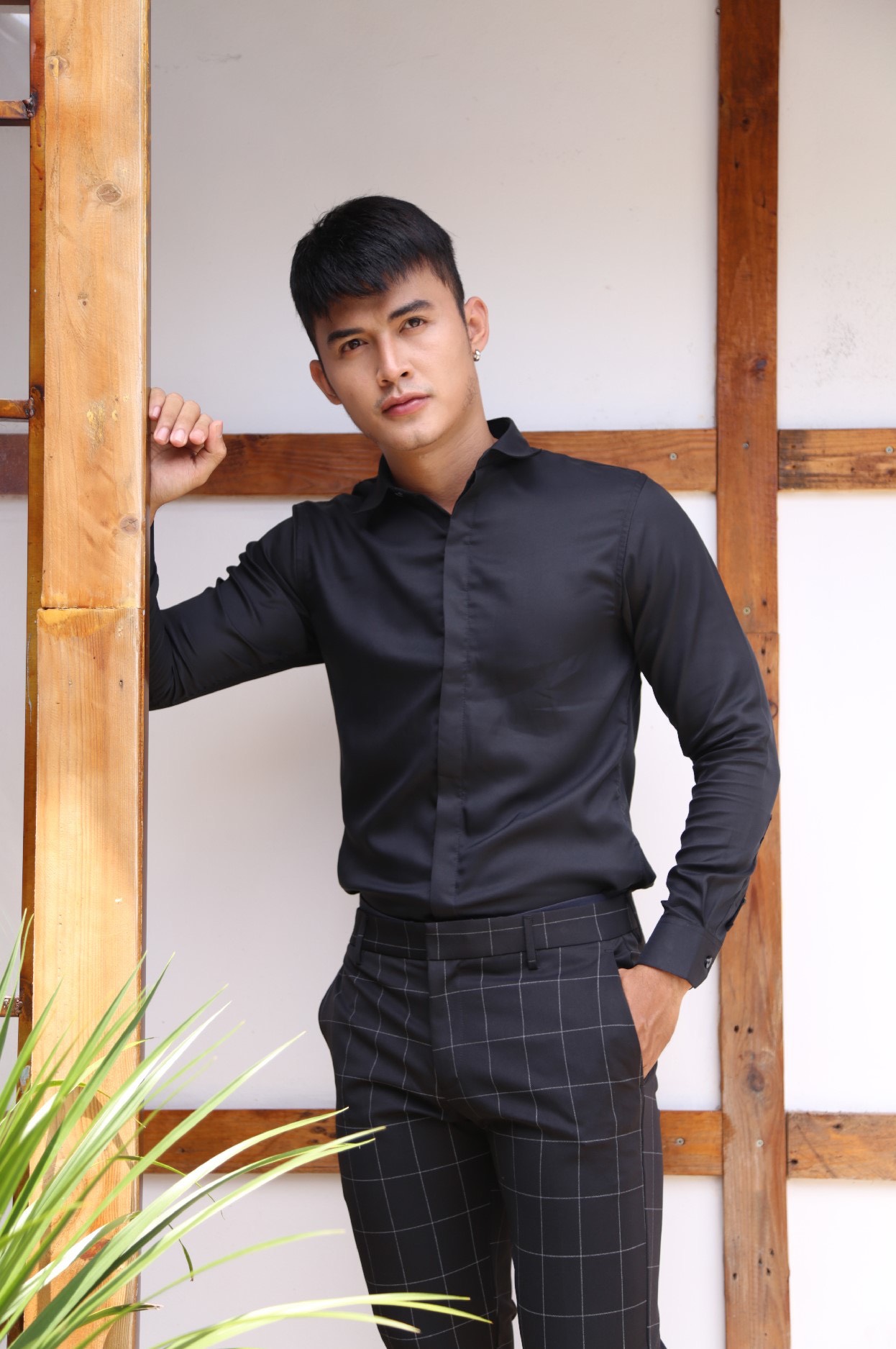 CELEB Áo Sơ Mi Nam Màu Đen Tay Dài