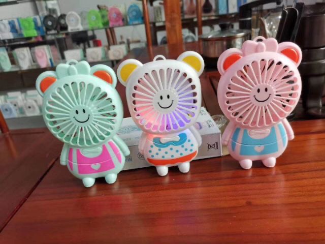 Quạt mini tích điện có đèn