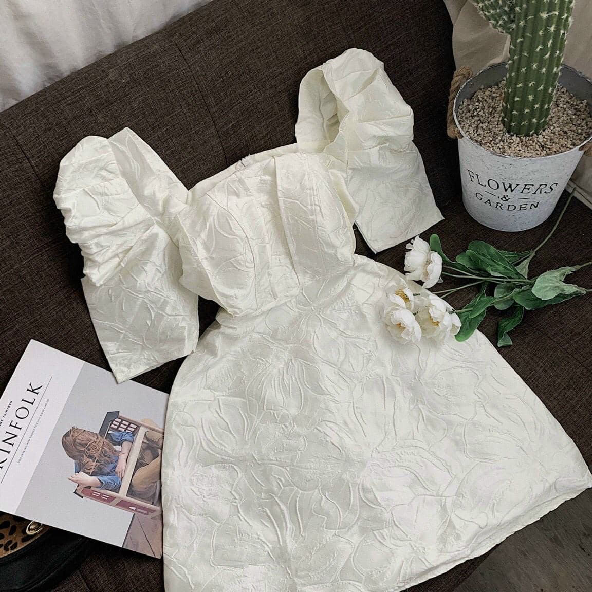 ĐẦM GẤM CỔ U TAY PHỒNG - (TRẮNG, ĐỎ)