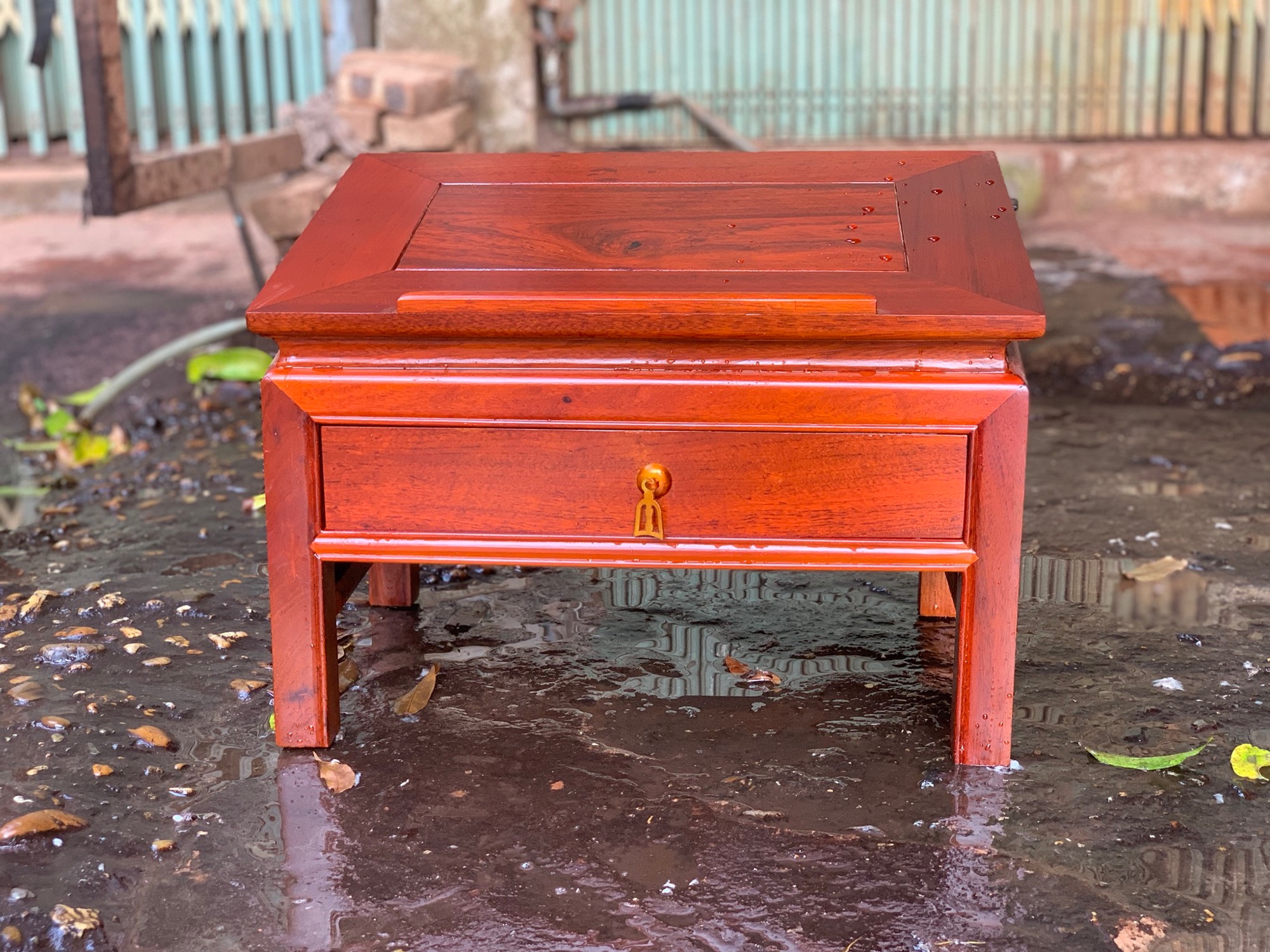 Kệ để sách tụng kinh