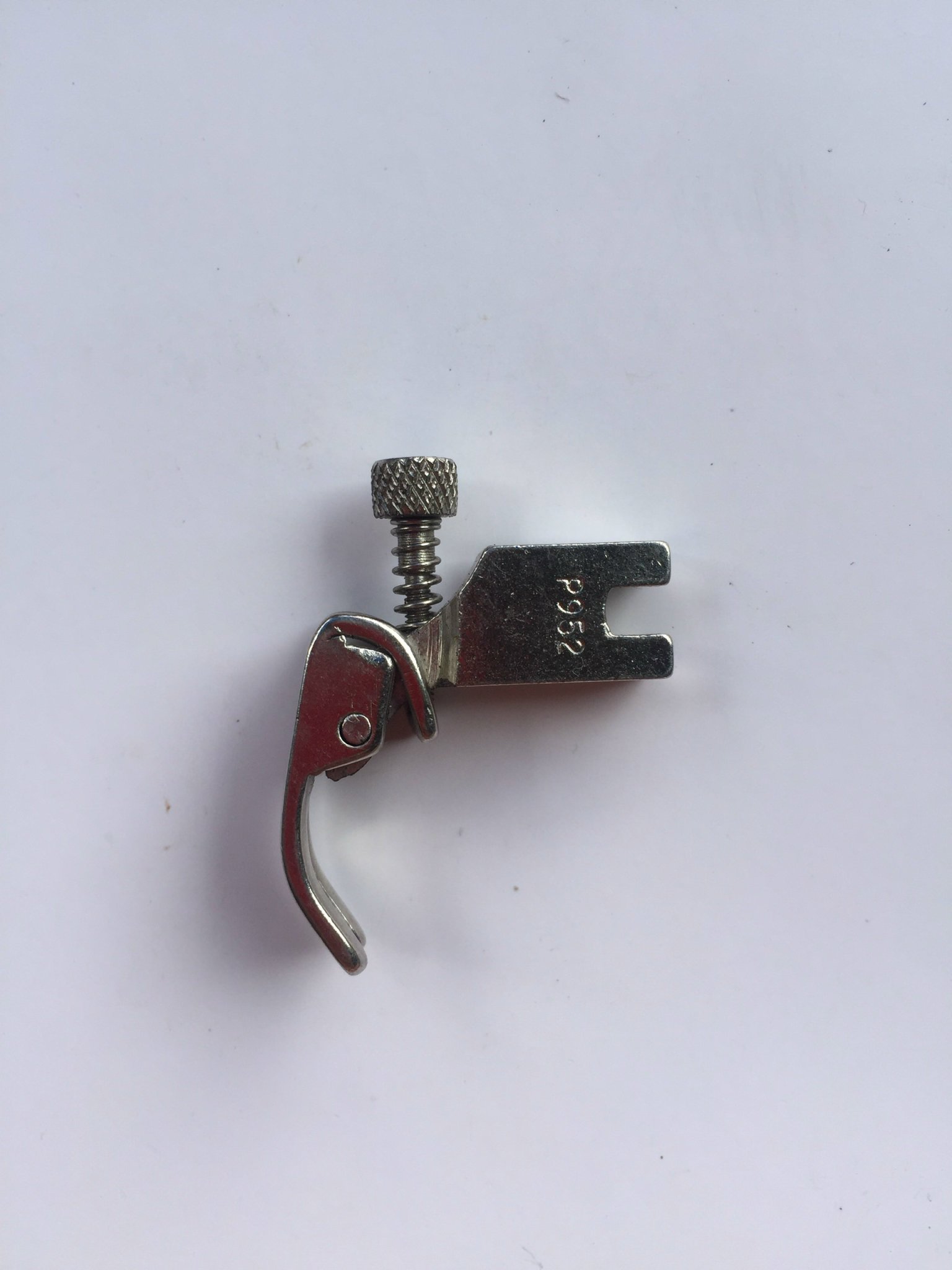 Chân vịt nhún có ốc P952
