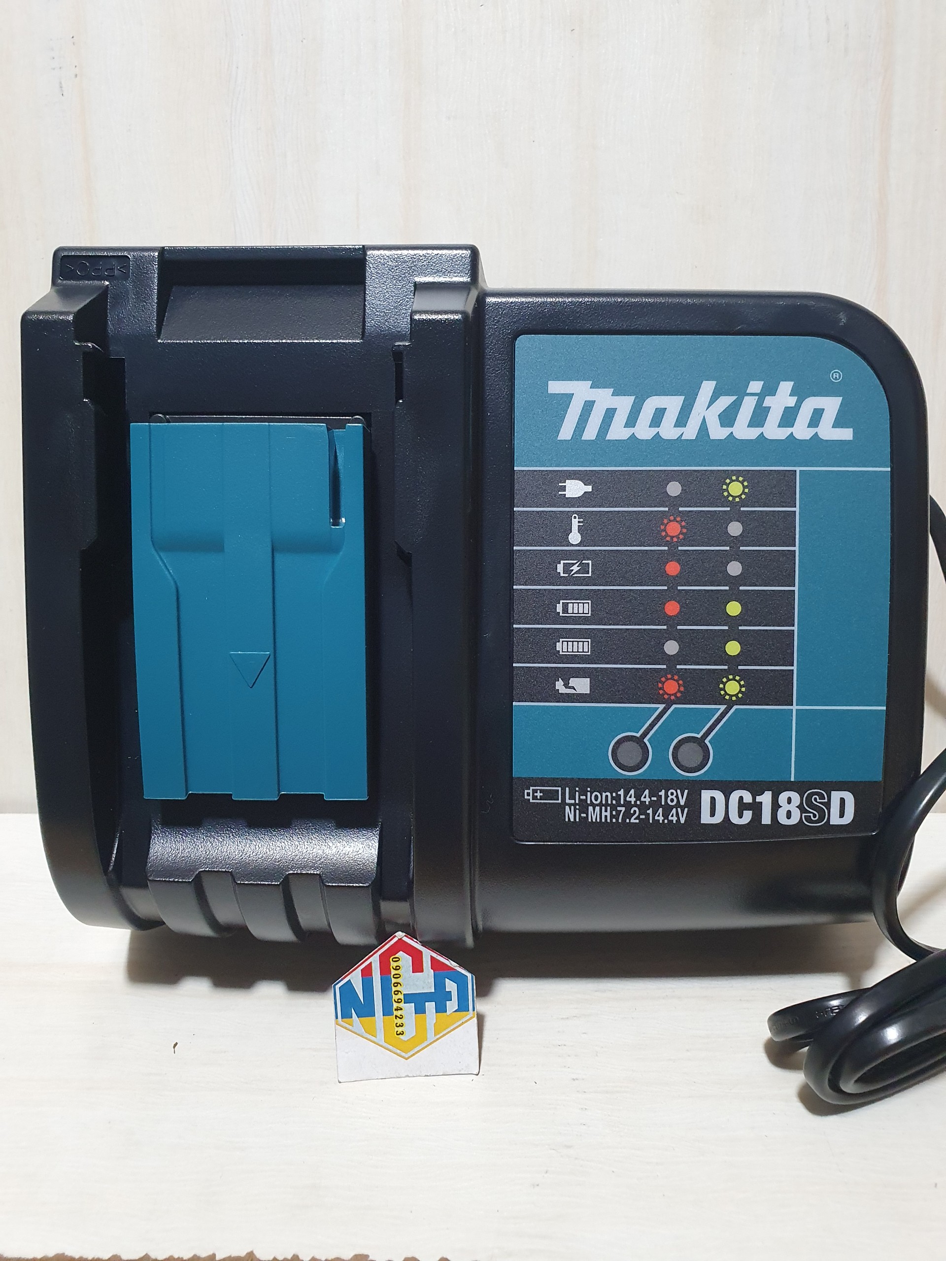 Đế sạc pin makita dc18sd cho pin 18v chính hãng