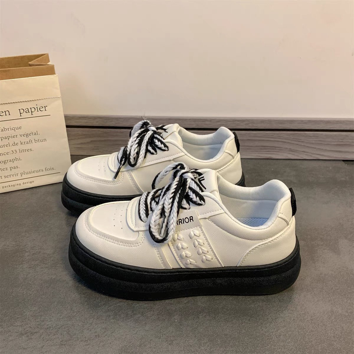 giày thể thao nữ ,  giày sneaker nữ da trắng đế đen