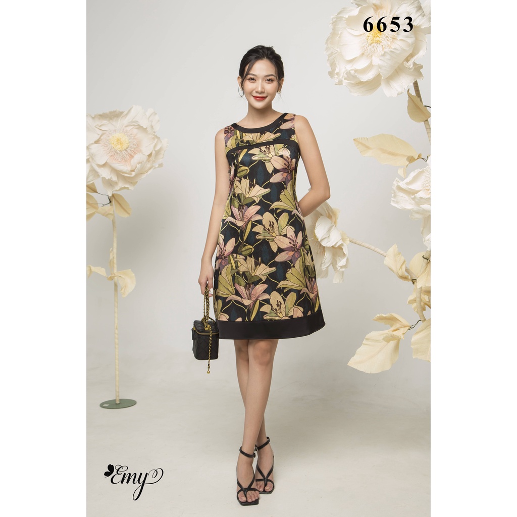 EMY EM6653 Đầm Suông Cổ Tròn Sát Nách