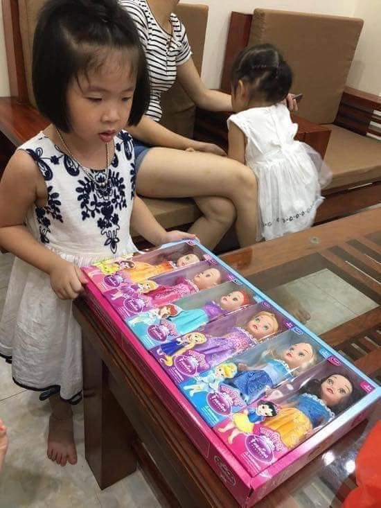 Búp bê đồ chơi