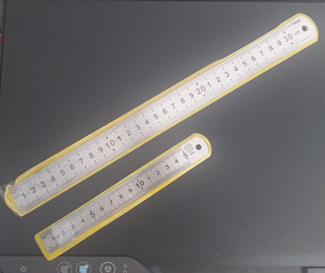 Thước kẻ sắt 30Cm/15 Cm