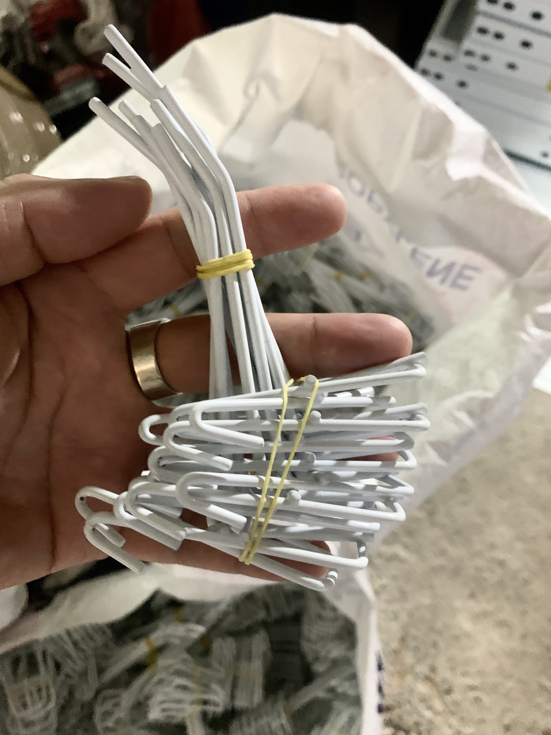 ( 50 Cái ) Móc treo đồ, tay cài lưới sơn tĩnh điện đủ cỡ