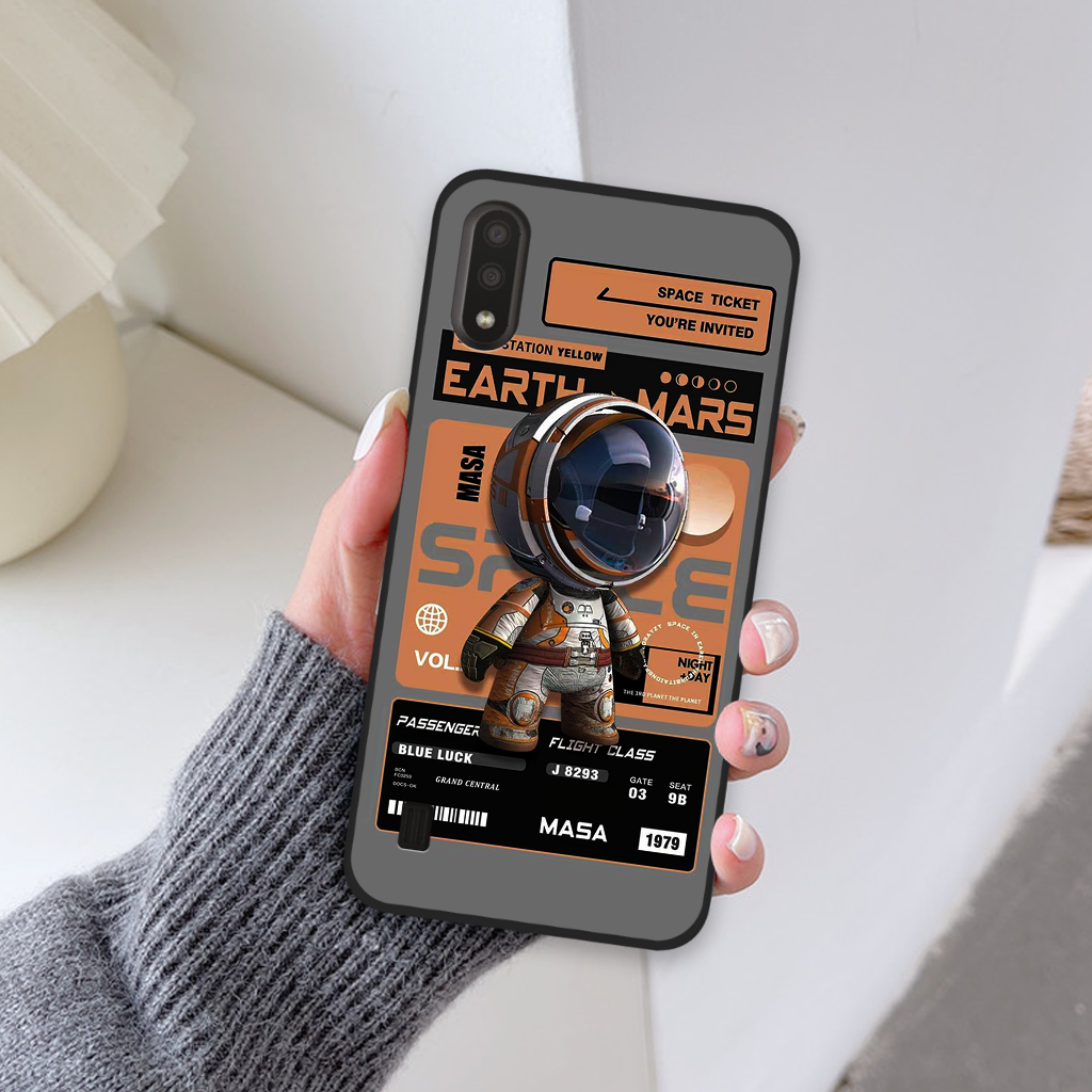 Ốp lưng Samsung Galaxy A01 / A02 phi hành gia astronaut 3D độc đáo