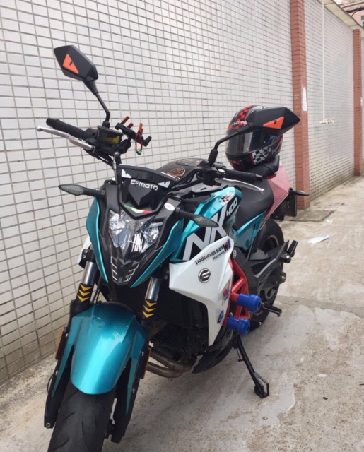Tem mắt Fendi phản quang dán xe, nón bh, vali,...