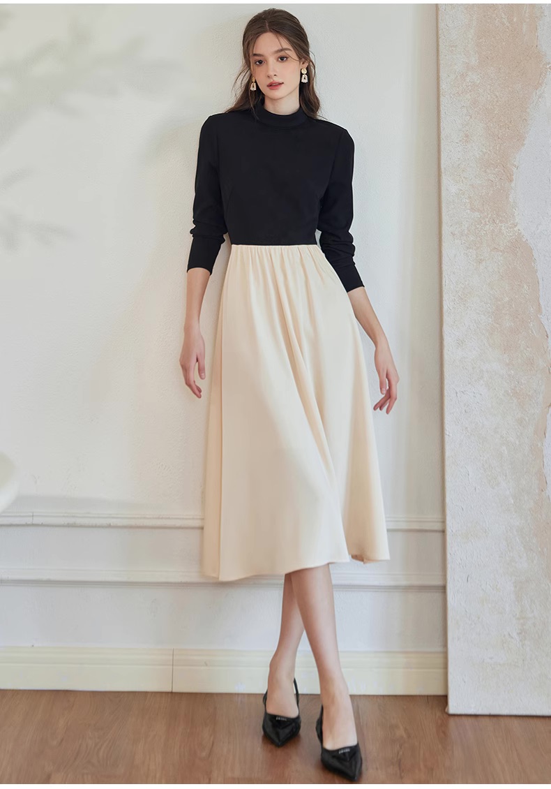 Đầm liền đen phối trắng tay dài dáng xoè